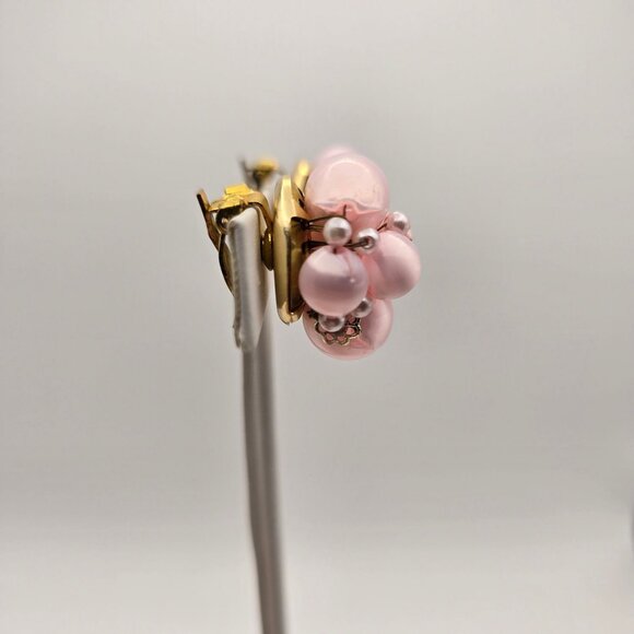 VTG Earrings Pastel Bubblegum Pink Cluster Beaded Clipon Fashion Jewelry Preppy - Picture 7 of 7